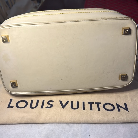 Louis Vuitton Lockit MM Suhali Leather Satchel - Picture 5 of 15